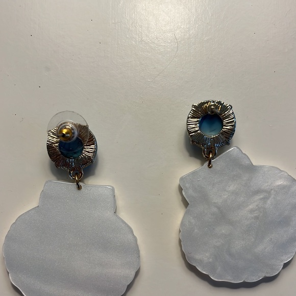 Shell earrings - Picture 3 of 3